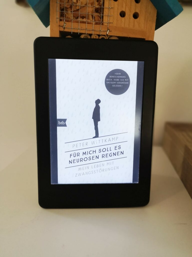 Für mich soll es Neurosen regnen - Buchcover auf dem Lesegerät